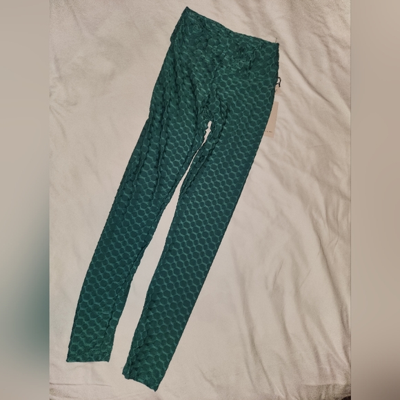 Women's Activewear - Picture 4 of 5